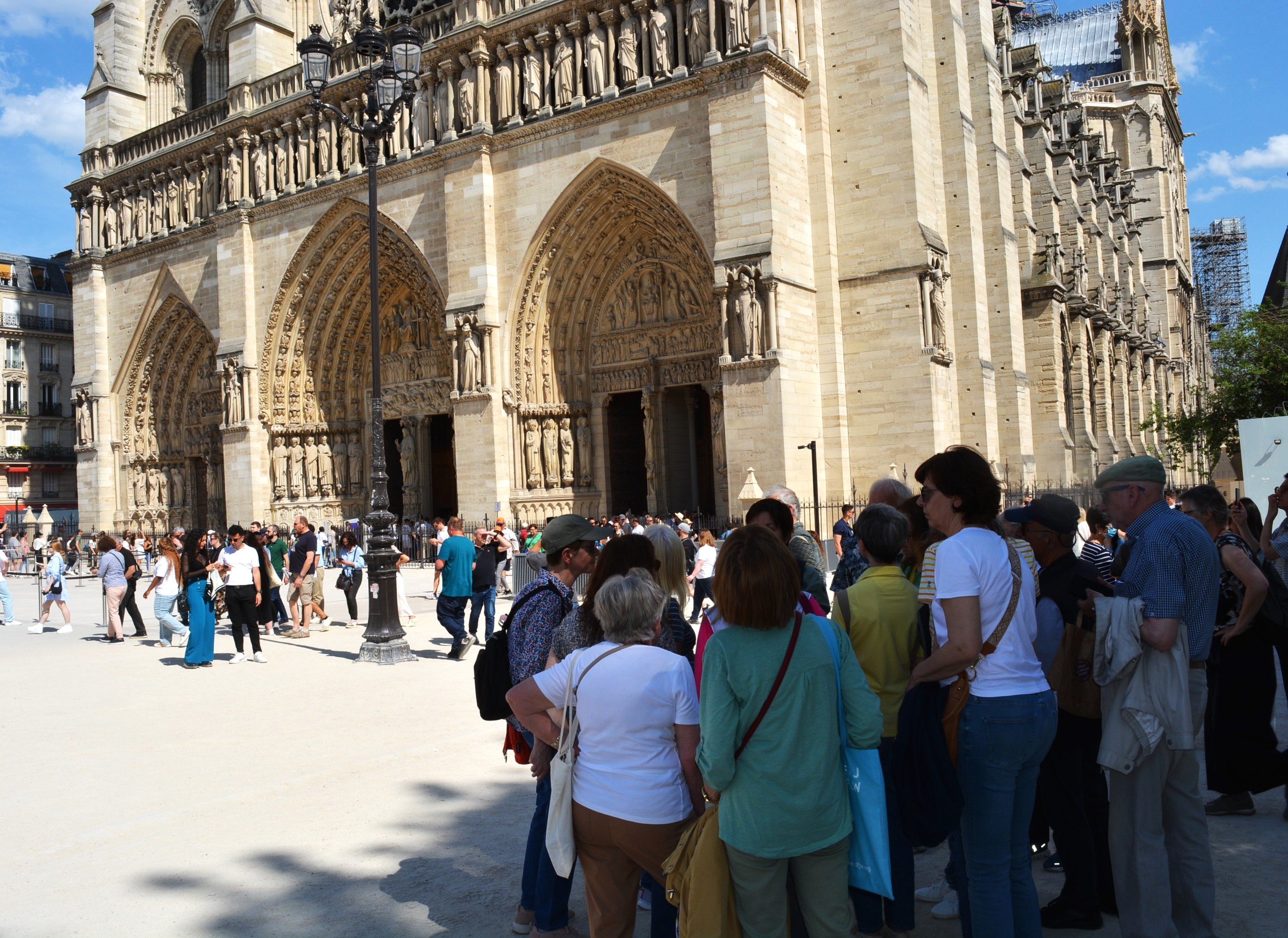 "Auf den Spuren der Kathedralen": Die IGP-Gruppe beim Besuch der renovierten Kathedrale Notre-Dame de Paris